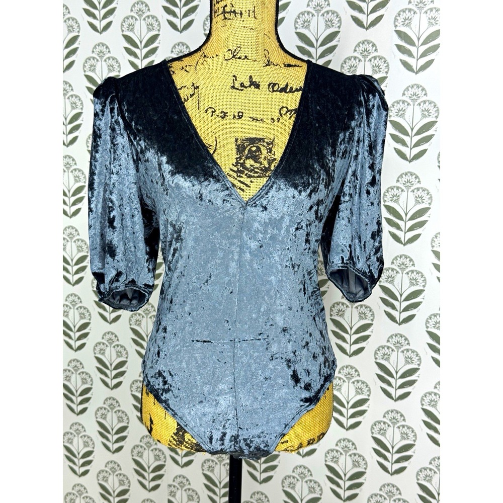 Free People Intimately Gray Velvet V-Neck Puff Sleeve Stretch Bodysuit M NWT